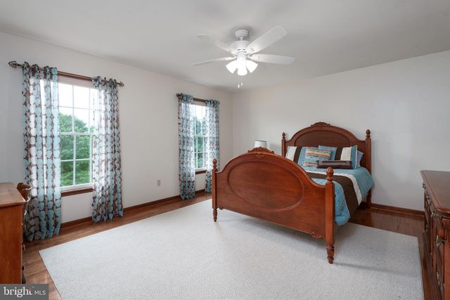 17 SHY CREEK RD, Pittstown, NJ 08867