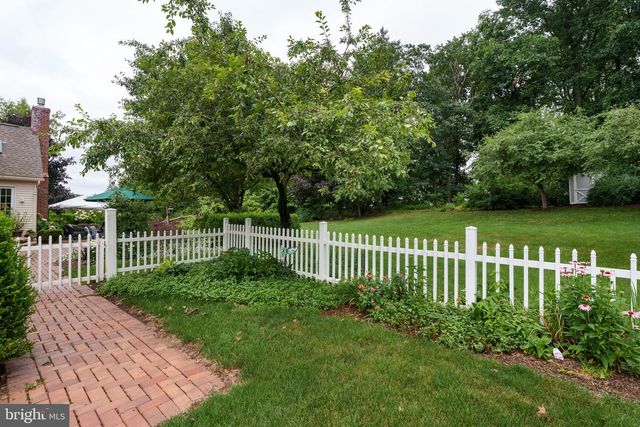 17 SHY CREEK RD, Pittstown, NJ 08867