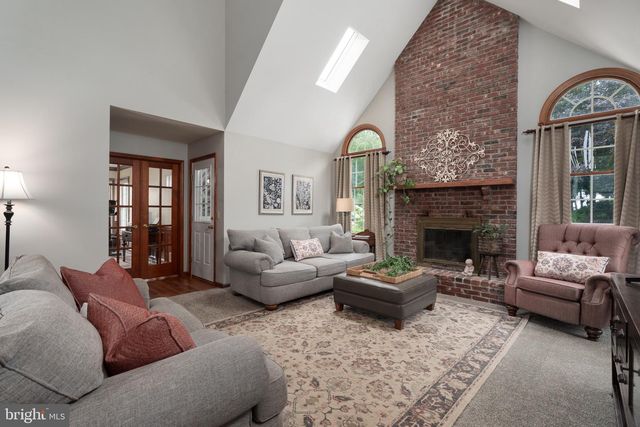 17 SHY CREEK RD, Pittstown, NJ 08867