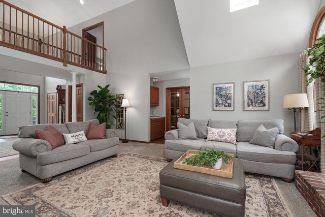 17 SHY CREEK RD, Pittstown, NJ 08867