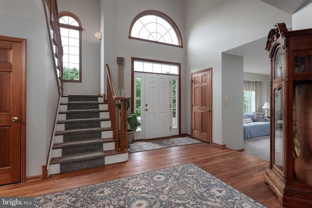 17 SHY CREEK RD, Pittstown, NJ 08867