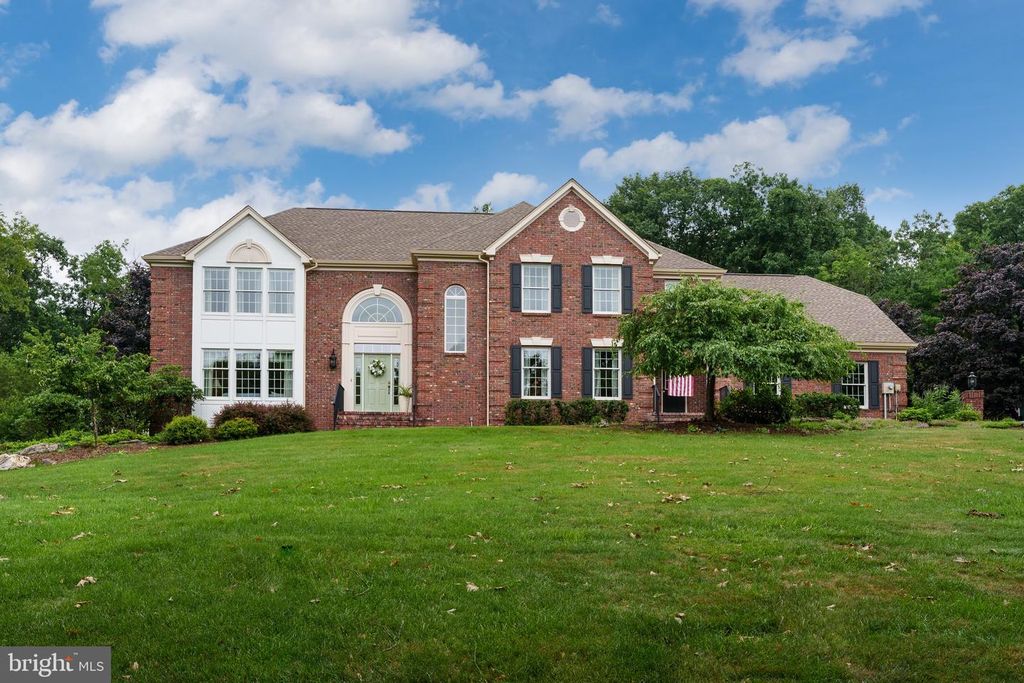 17 SHY CREEK RD, Pittstown, NJ 08867