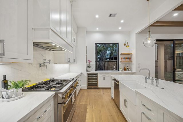 1204 W Drew Street, Houston, TX 77006