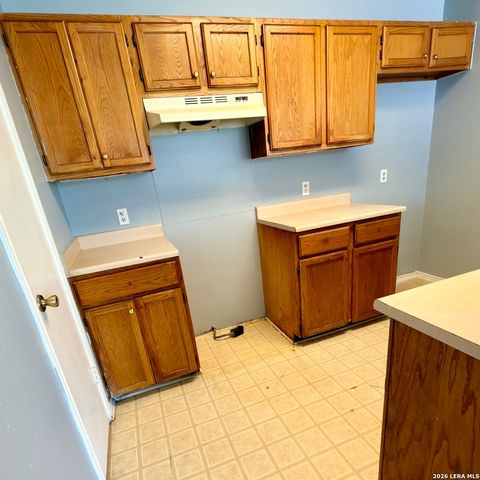 10040 Woodtrail, San Antonio, TX 78250
