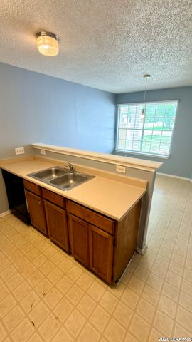 10040 Woodtrail, San Antonio, TX 78250