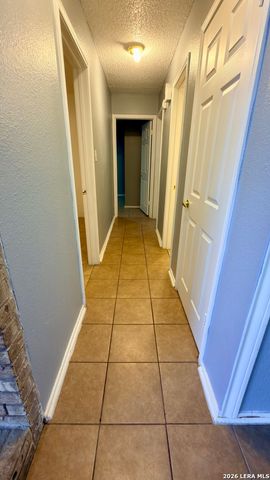 10040 Woodtrail, San Antonio, TX 78250