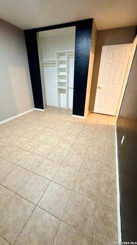 10040 Woodtrail, San Antonio, TX 78250