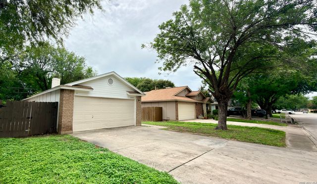 10040 Woodtrail, San Antonio, TX 78250
