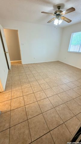 10040 Woodtrail, San Antonio, TX 78250