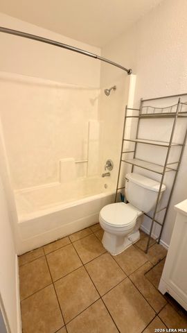 10040 Woodtrail, San Antonio, TX 78250