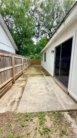 10040 Woodtrail, San Antonio, TX 78250