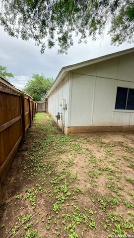 10040 Woodtrail, San Antonio, TX 78250