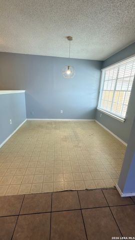 10040 Woodtrail, San Antonio, TX 78250