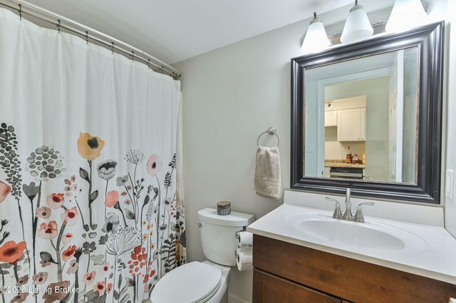 7005 Harrods Landing Dr, Prospect, KY 40059