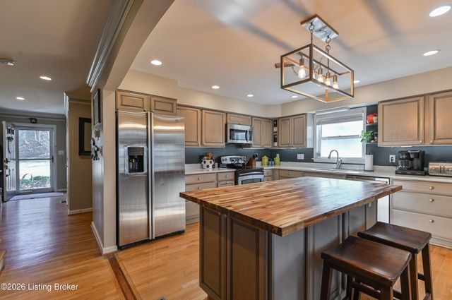 7005 Harrods Landing Dr, Prospect, KY 40059