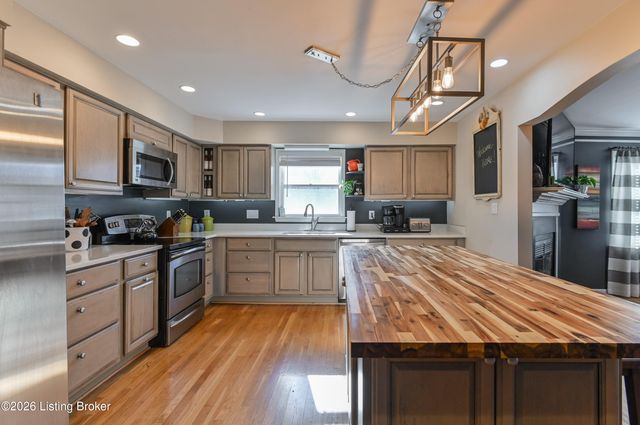 7005 Harrods Landing Dr, Prospect, KY 40059