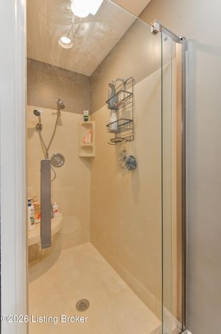 7005 Harrods Landing Dr, Prospect, KY 40059