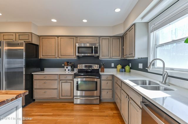 7005 Harrods Landing Dr, Prospect, KY 40059