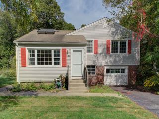 24 Larchmont Terrace, Groton, CT 06355