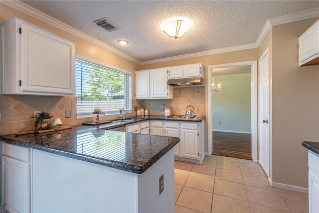 115 Coral Bay Drive, League City, TX 77573