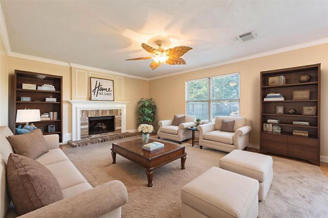 115 Coral Bay Drive, League City, TX 77573