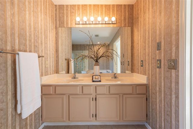 115 Coral Bay Drive, League City, TX 77573