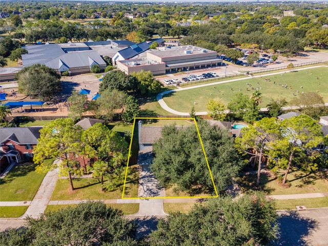 115 Coral Bay Drive, League City, TX 77573