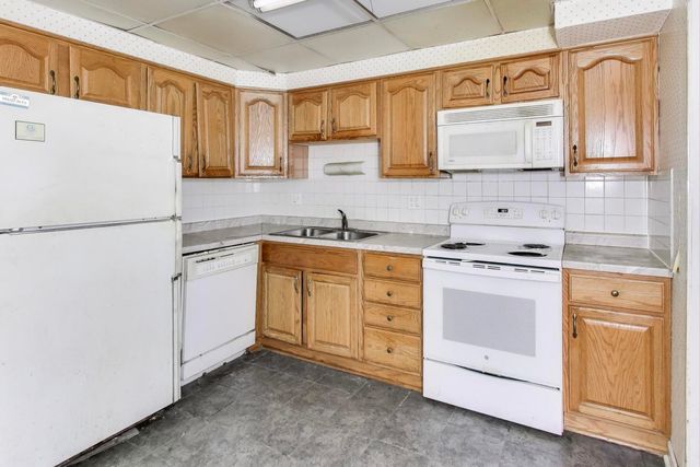 931 W Arquilla Drive 113, Glenwood, IL 60425