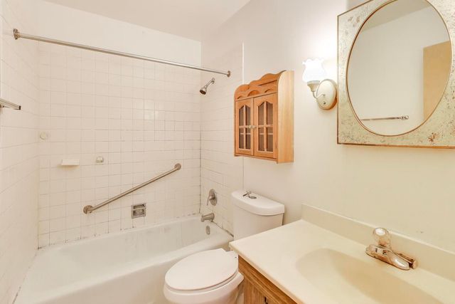 931 W Arquilla Drive 113, Glenwood, IL 60425