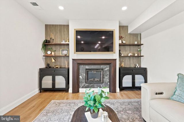 4 KRISTIN WAY, Hamilton, NJ 08690