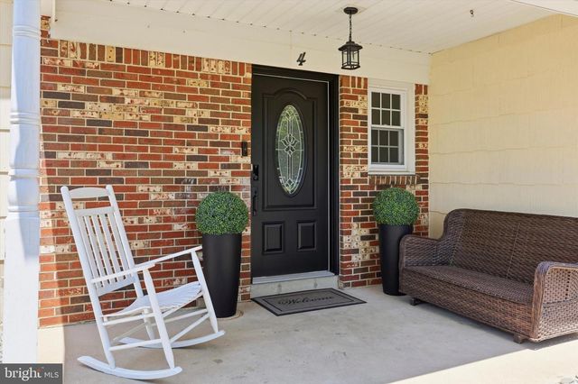 4 KRISTIN WAY, Hamilton, NJ 08690