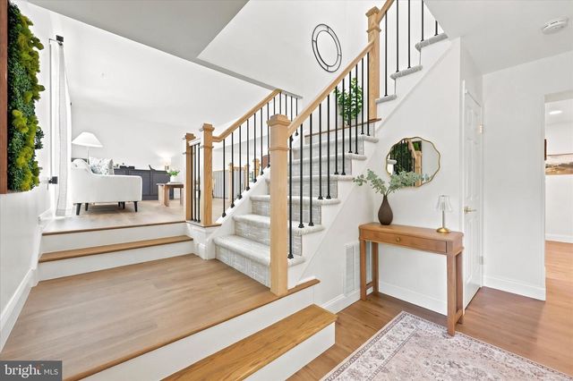 4 KRISTIN WAY, Hamilton, NJ 08690