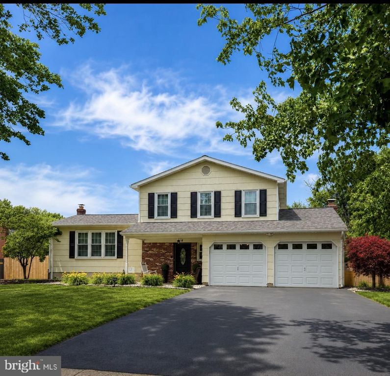 4 KRISTIN WAY, Hamilton, NJ 08690