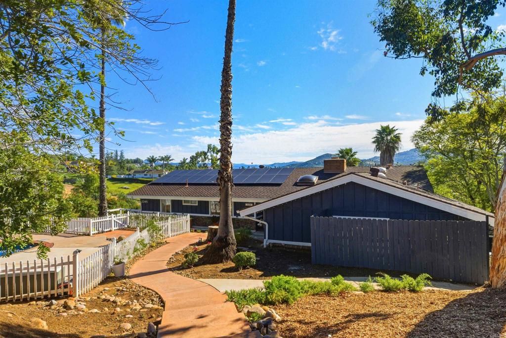 Image 2 of property listing at 3248 Mary Lane, Escondido, CA 92025