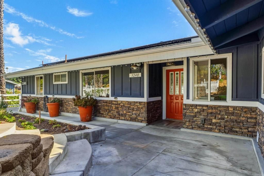 Image 3 of property listing at 3248 Mary Lane, Escondido, CA 92025