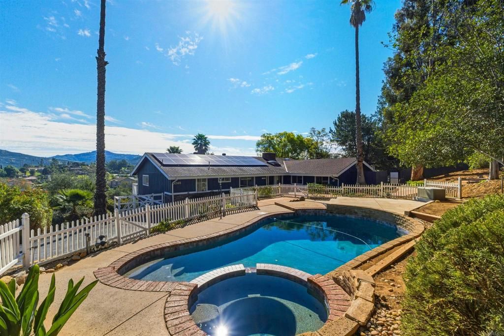 Image 4 of property listing at 3248 Mary Lane, Escondido, CA 92025