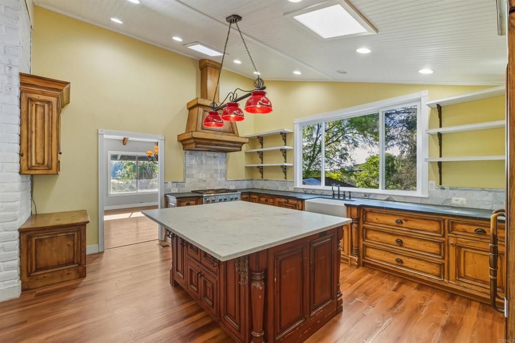 Image 7 of property listing at 3248 Mary Lane, Escondido, CA 92025