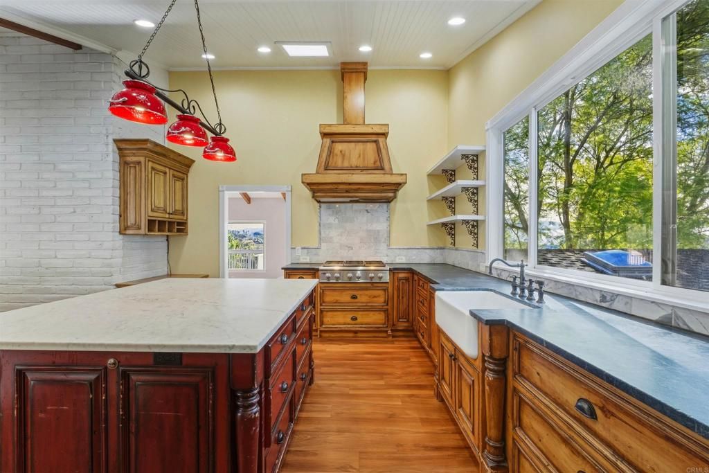 Image 9 of property listing at 3248 Mary Lane, Escondido, CA 92025