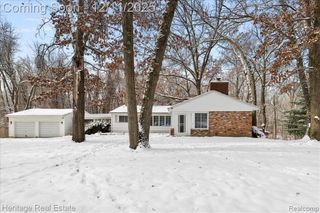 251 Doremus Avenue, Waterford, MI 48328