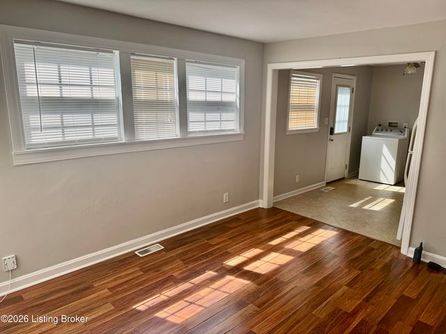 8210 Kerry Rd, Louisville, KY 40258