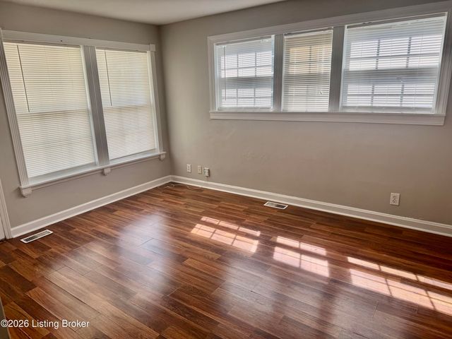 8210 Kerry Rd, Louisville, KY 40258