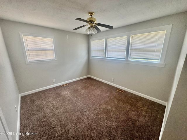8210 Kerry Rd, Louisville, KY 40258