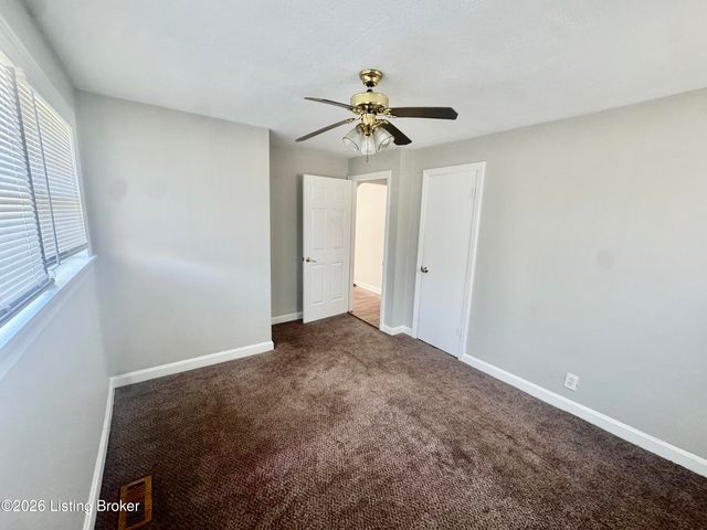 8210 Kerry Rd, Louisville, KY 40258
