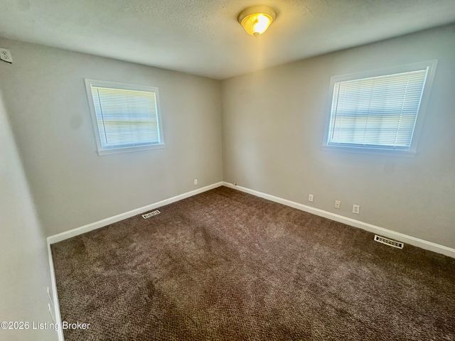 8210 Kerry Rd, Louisville, KY 40258