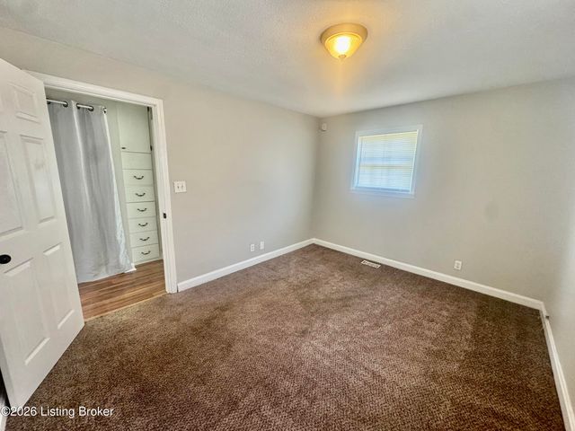 8210 Kerry Rd, Louisville, KY 40258