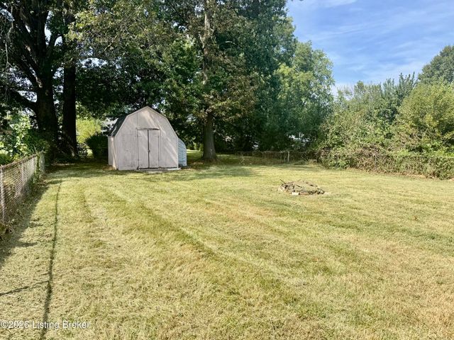 8210 Kerry Rd, Louisville, KY 40258