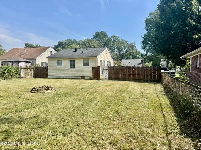 8210 Kerry Rd, Louisville, KY 40258