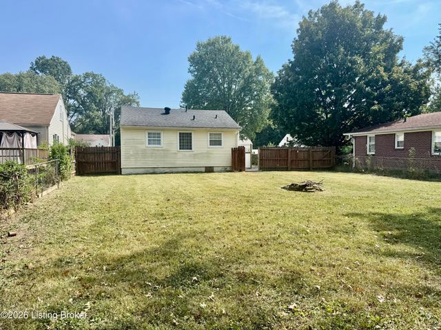 8210 Kerry Rd, Louisville, KY 40258