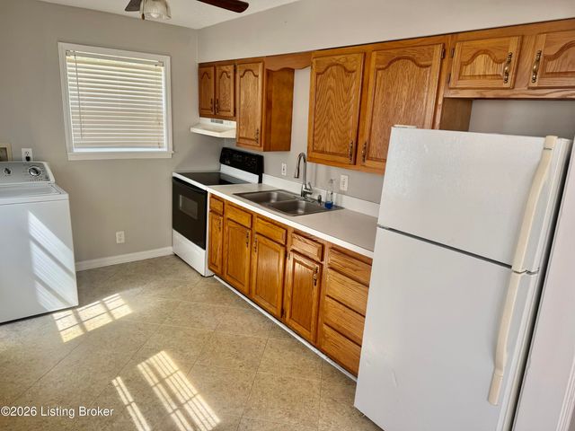 8210 Kerry Rd, Louisville, KY 40258