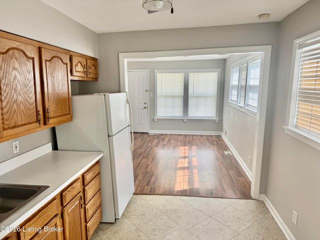 8210 Kerry Rd, Louisville, KY 40258